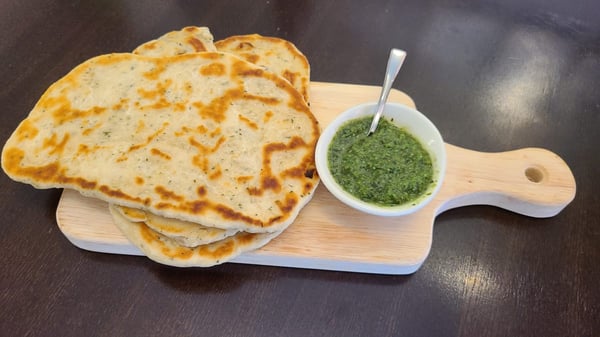 Naan_and_Chutney